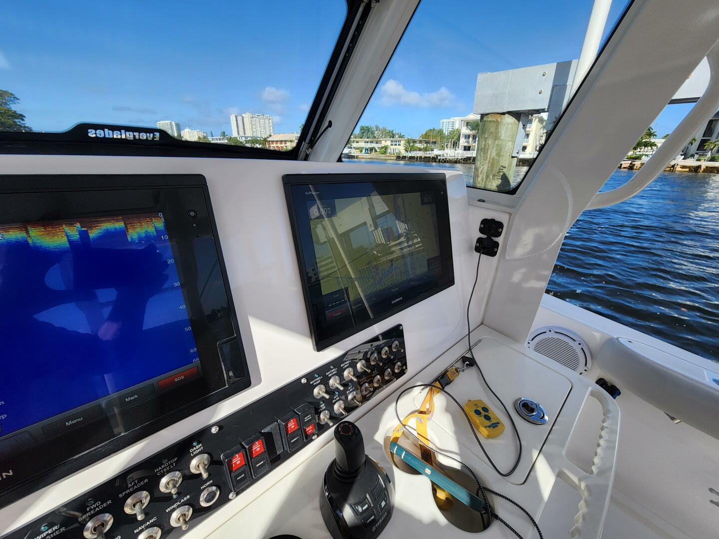 35ft Everglades Yacht For Sale