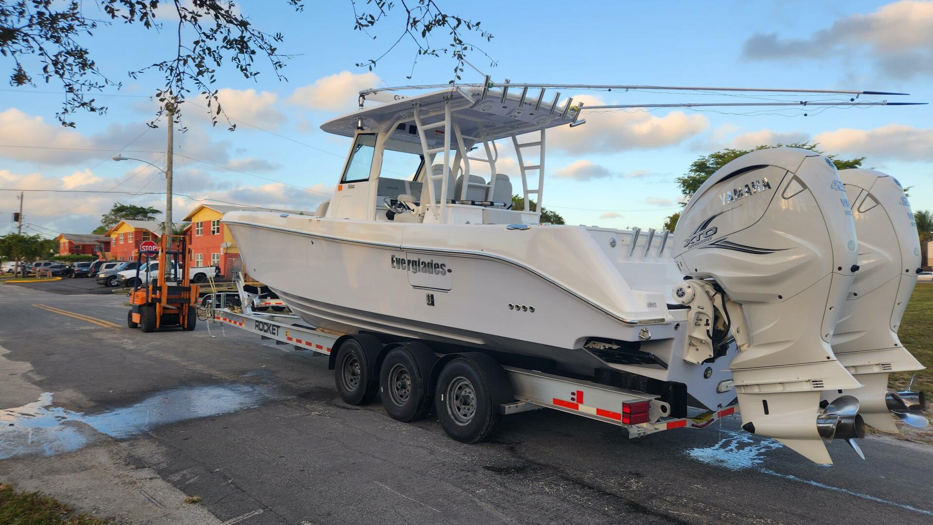 35ft Everglades Yacht For Sale