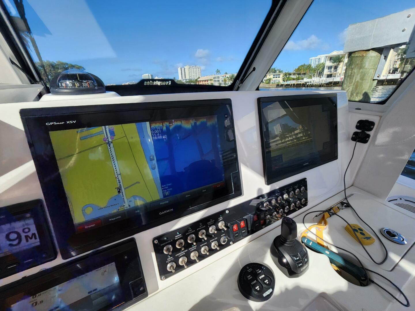 35ft Everglades Yacht For Sale