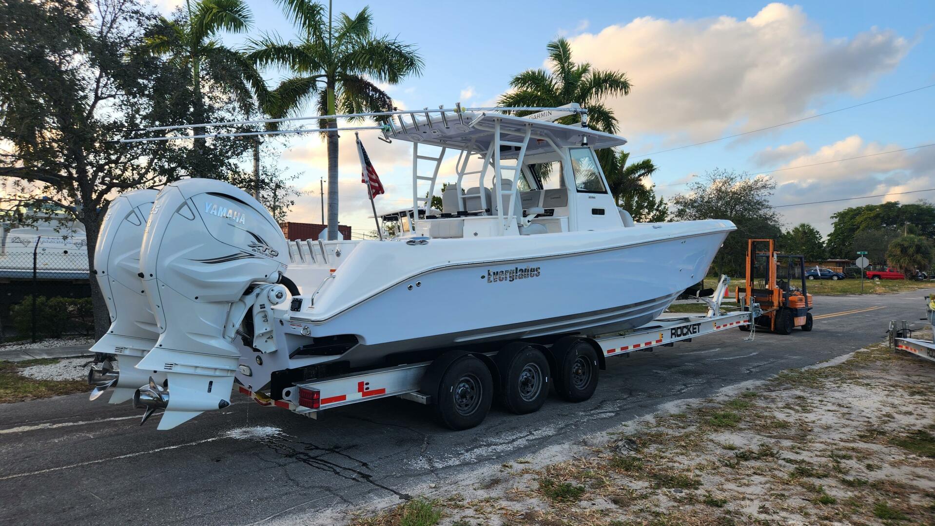 35ft Everglades Yacht For Sale