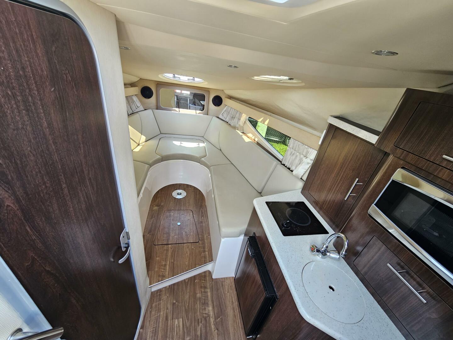 28ft Regal Yacht For Sale
