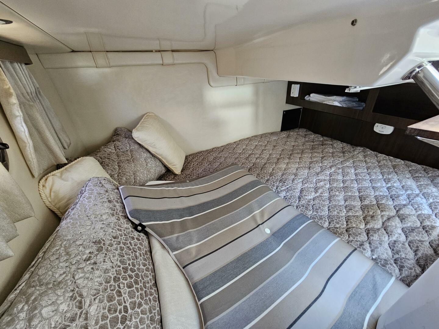 28ft Regal Yacht For Sale