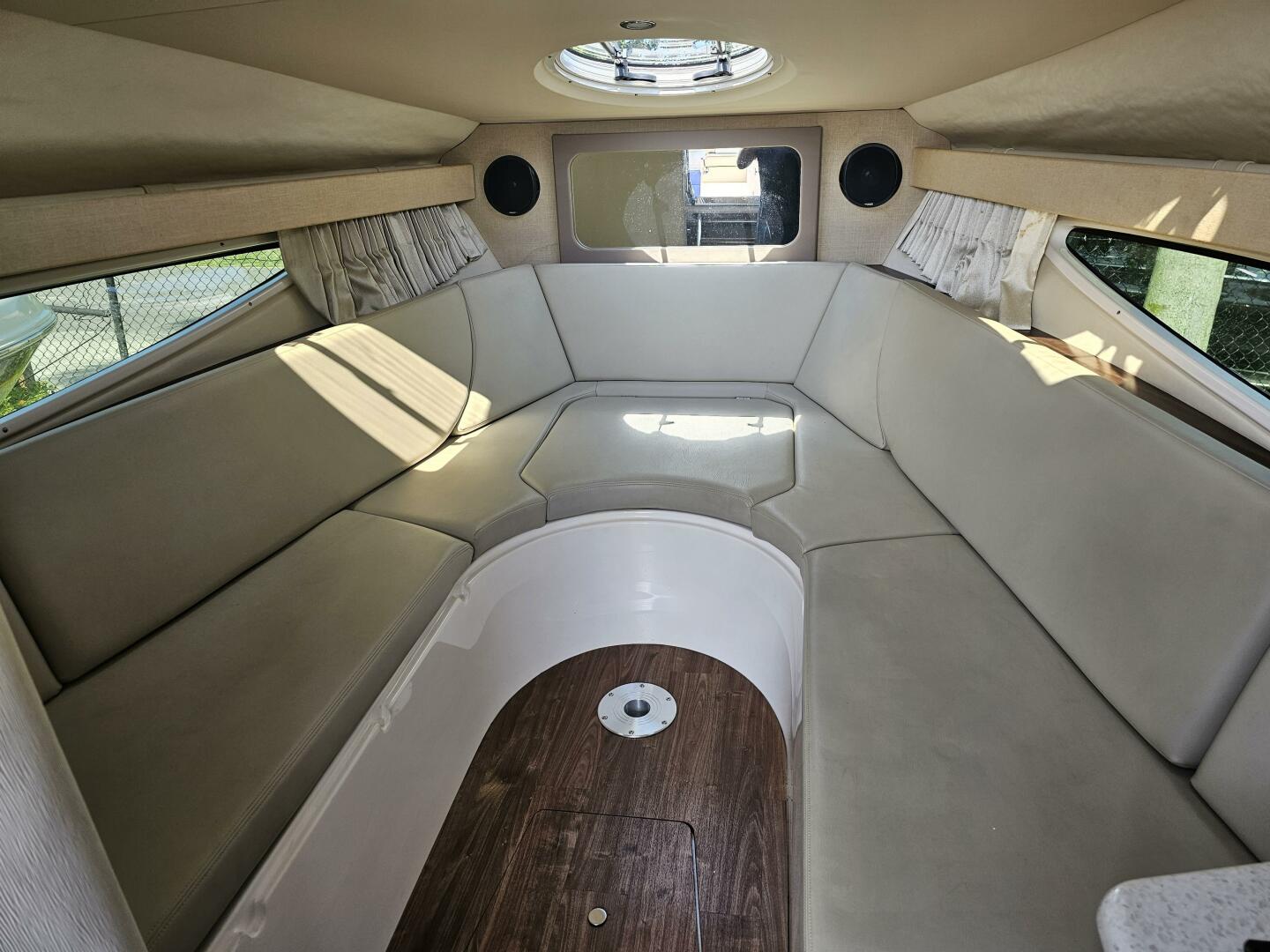 28ft Regal Yacht For Sale