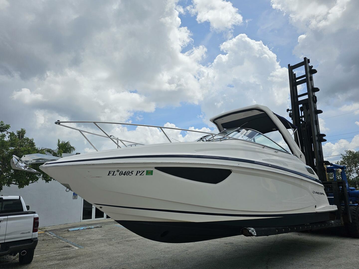 28ft Regal Yacht For Sale