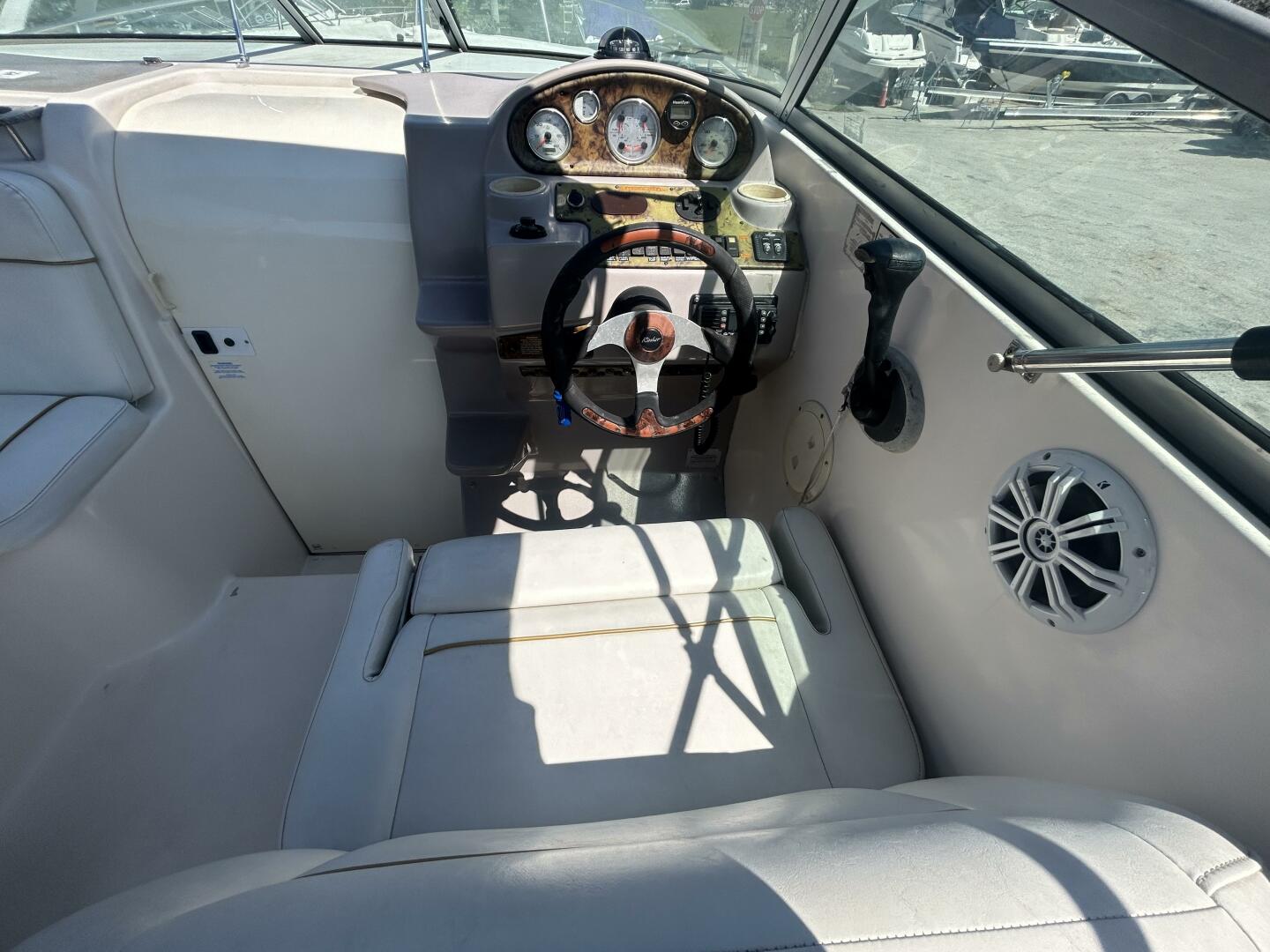 27ft Rinker Yacht For Sale