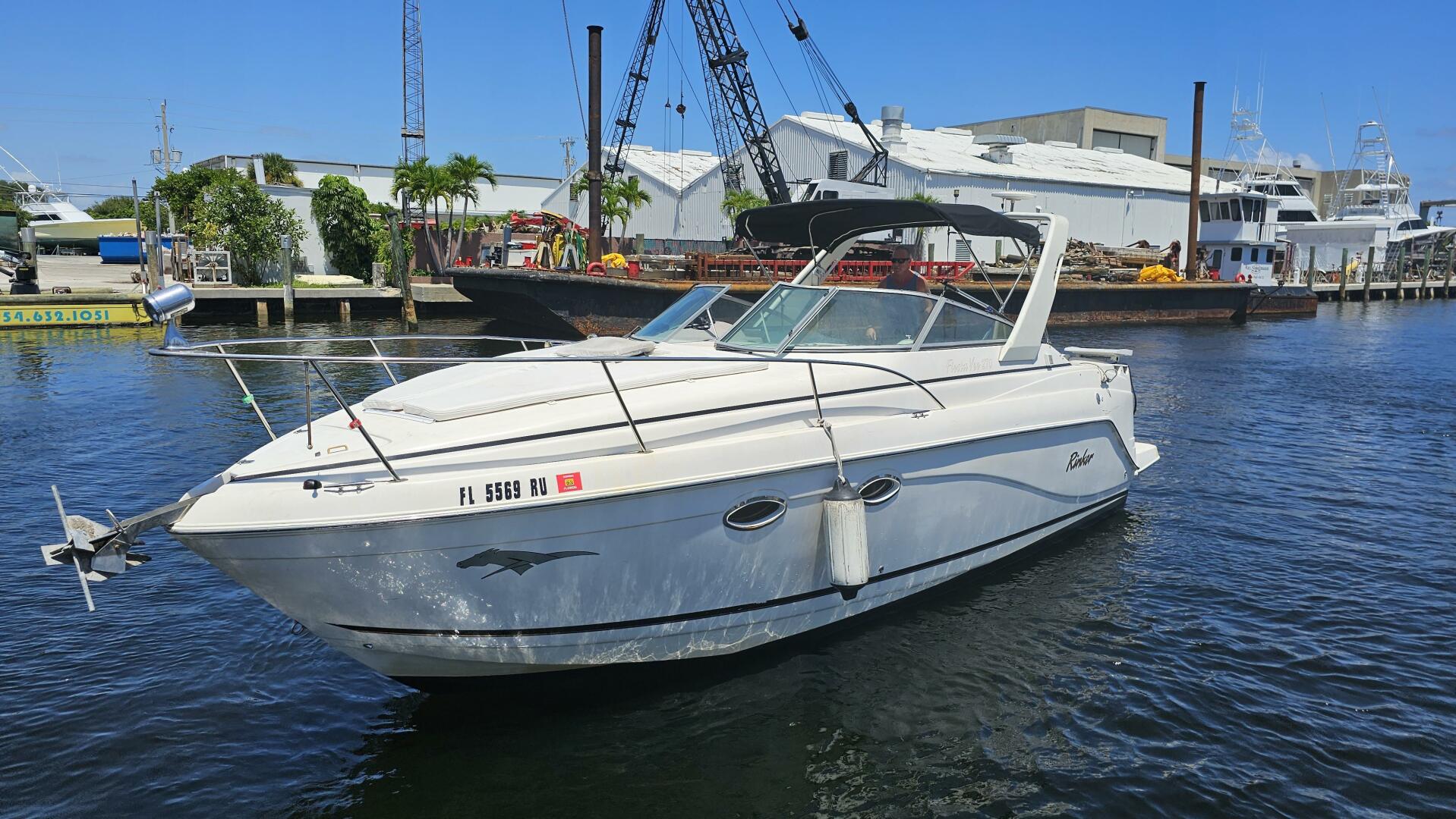 27ft Rinker Yacht For Sale