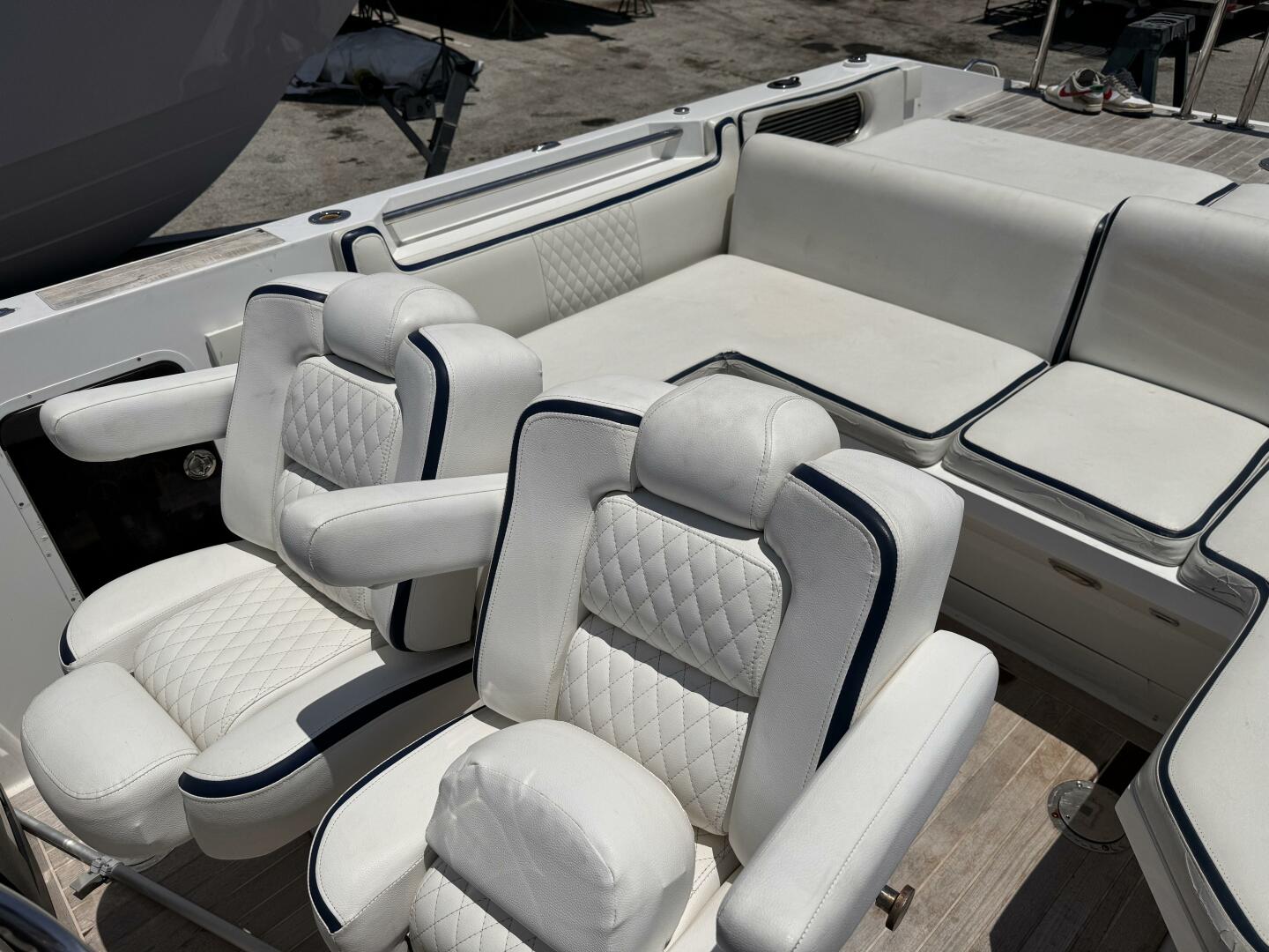 27ft Novurania Yacht For Sale