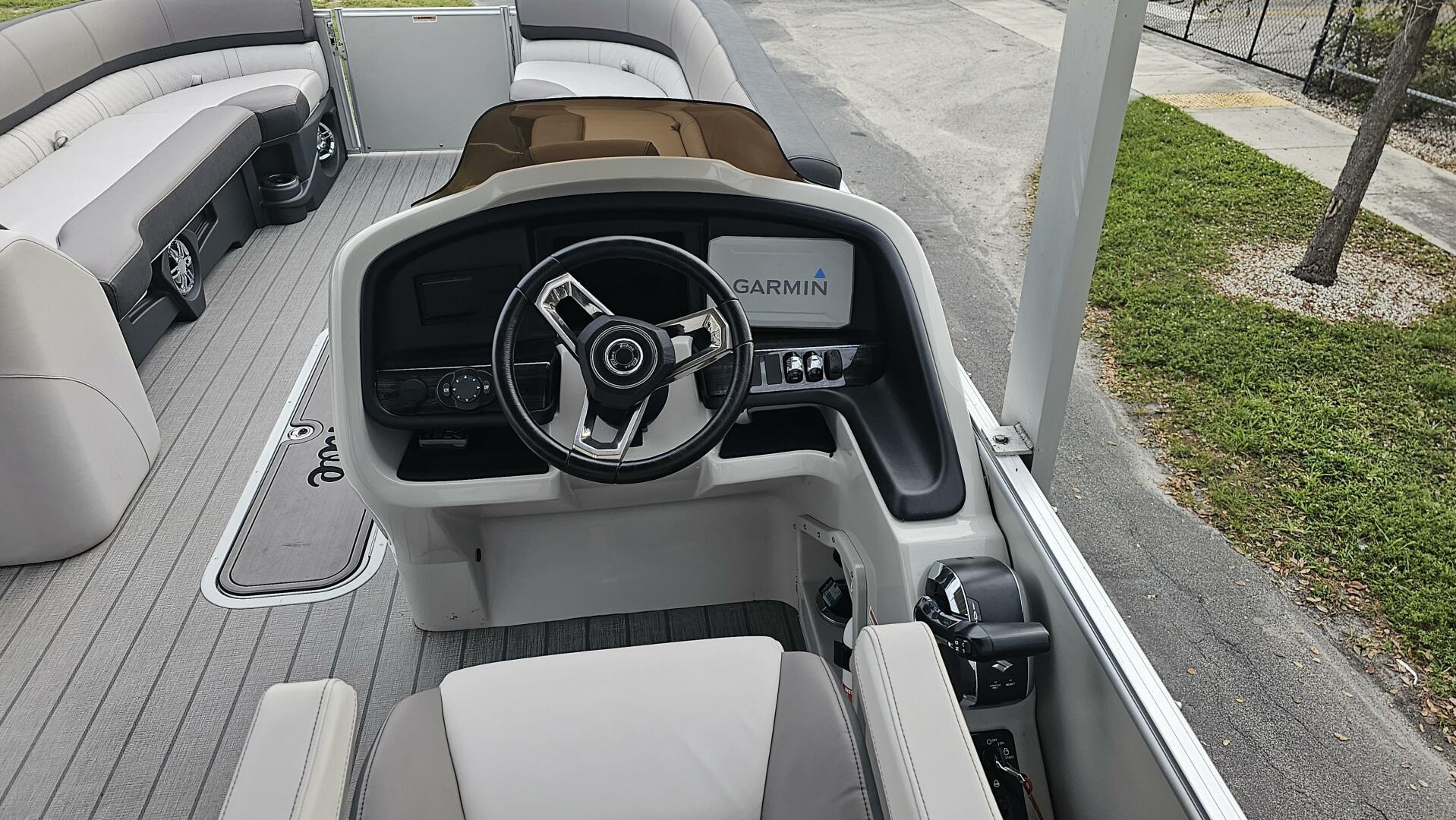 27ft Tahoe Yacht For Sale