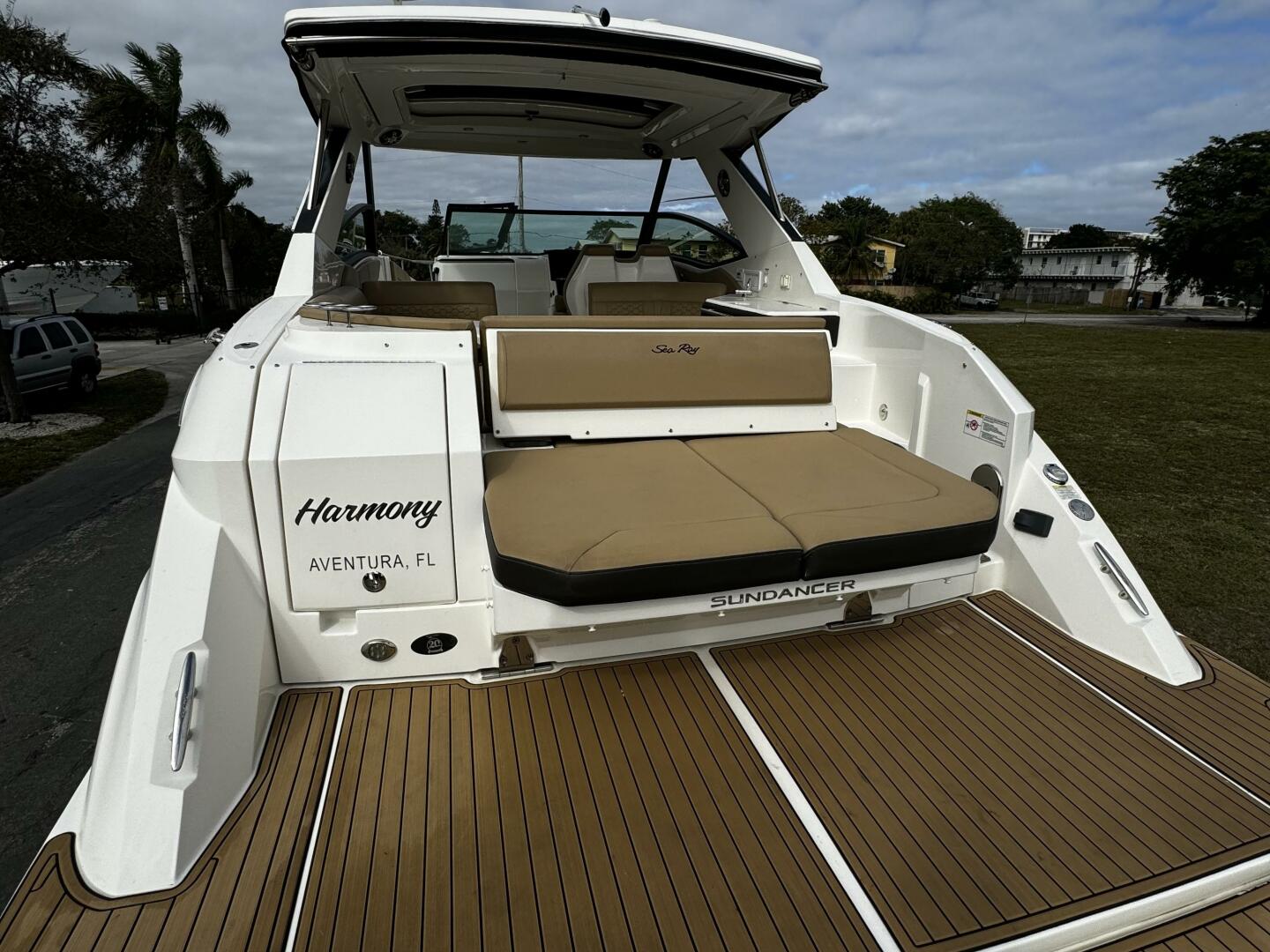 32ft Sea Ray Yacht For Sale
