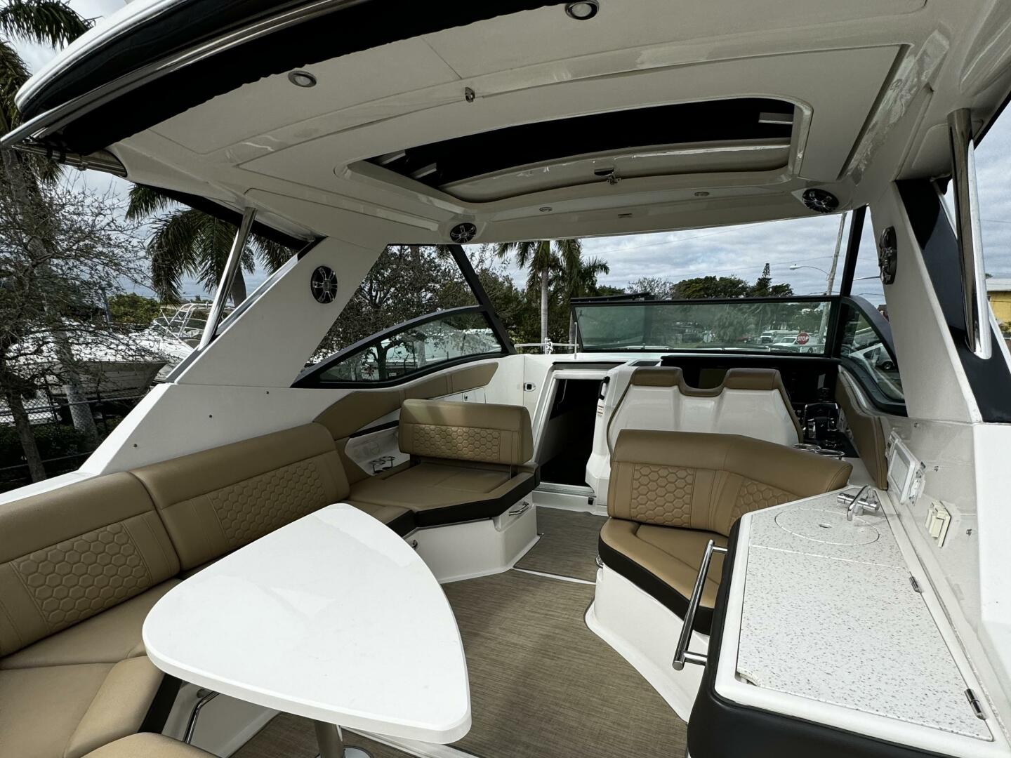 32ft Sea Ray Yacht For Sale