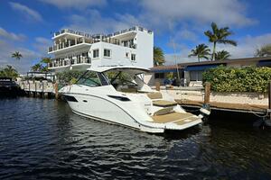 32ft Sea Ray Yacht For Sale