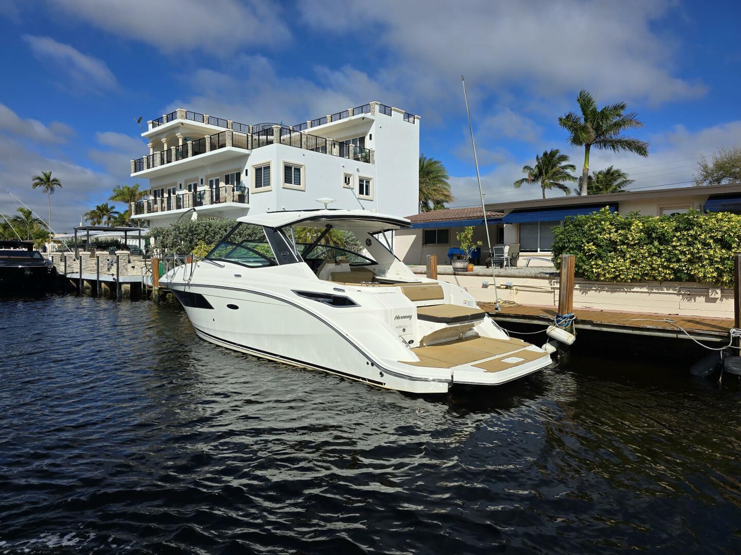 32ft Sea Ray Yacht For Sale