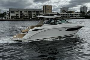 32ft Sea Ray Yacht For Sale
