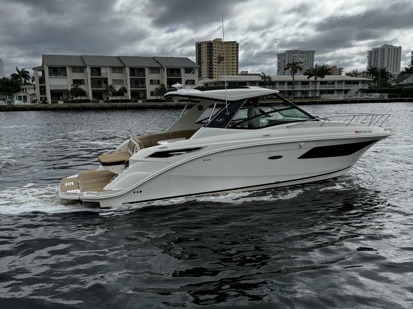 32ft Sea Ray Yacht For Sale