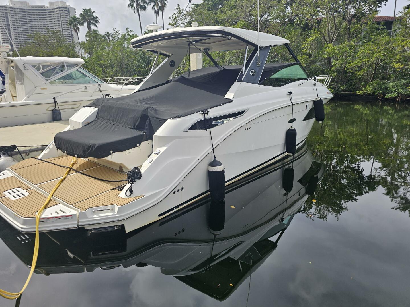 32ft Sea Ray Yacht For Sale
