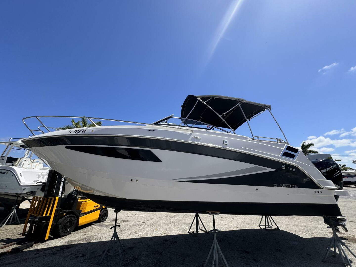 26ft Glastron Yacht For Sale