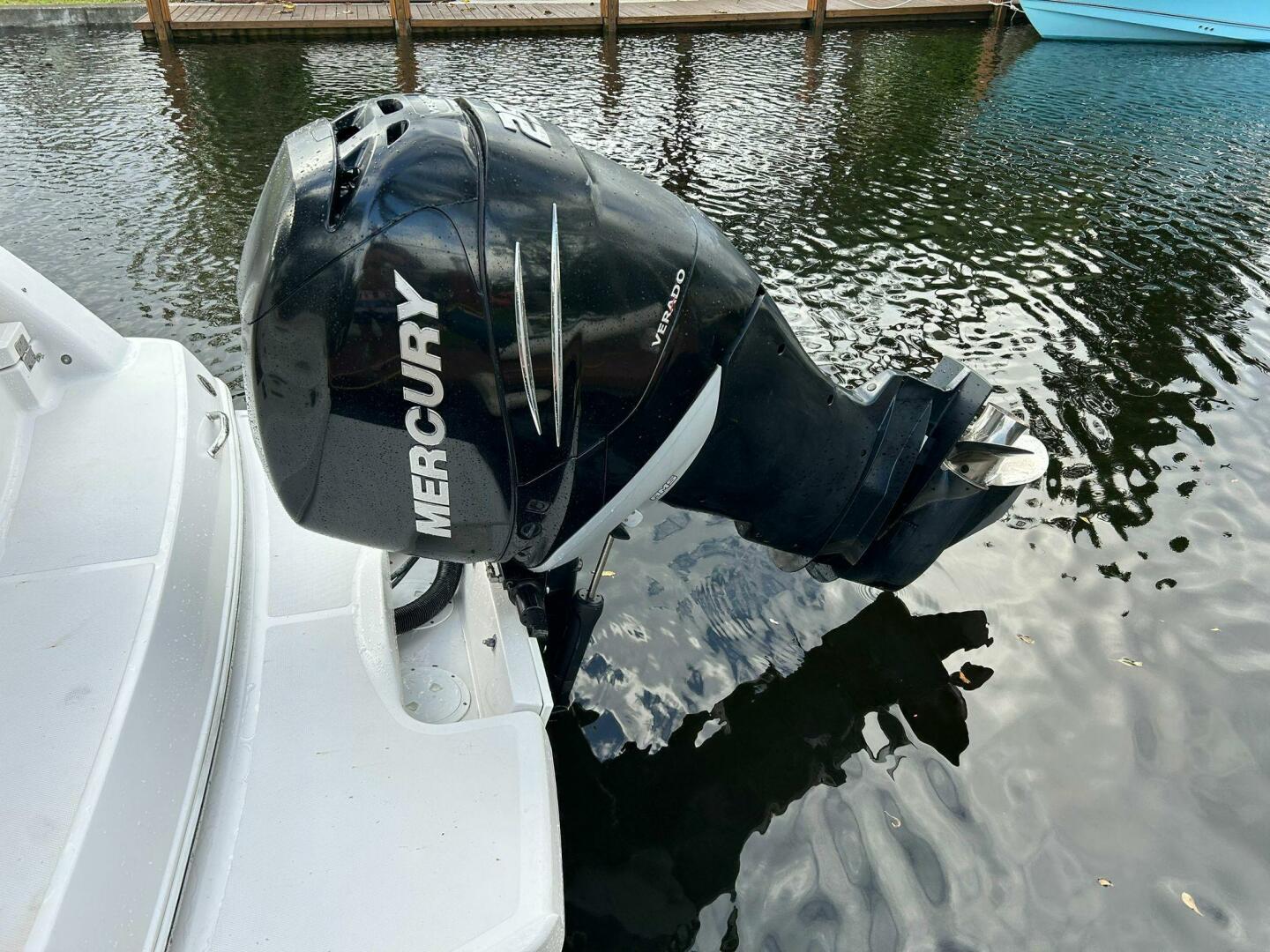 26ft Glastron Yacht For Sale