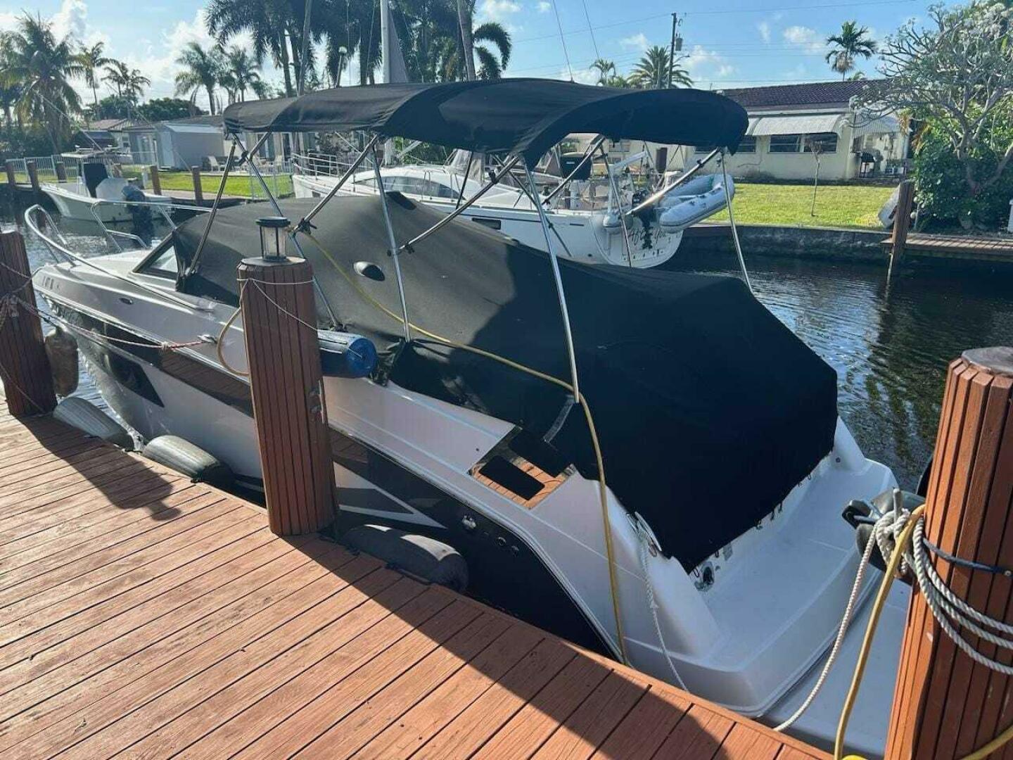 26ft Glastron Yacht For Sale
