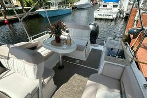 26ft Glastron Yacht For Sale