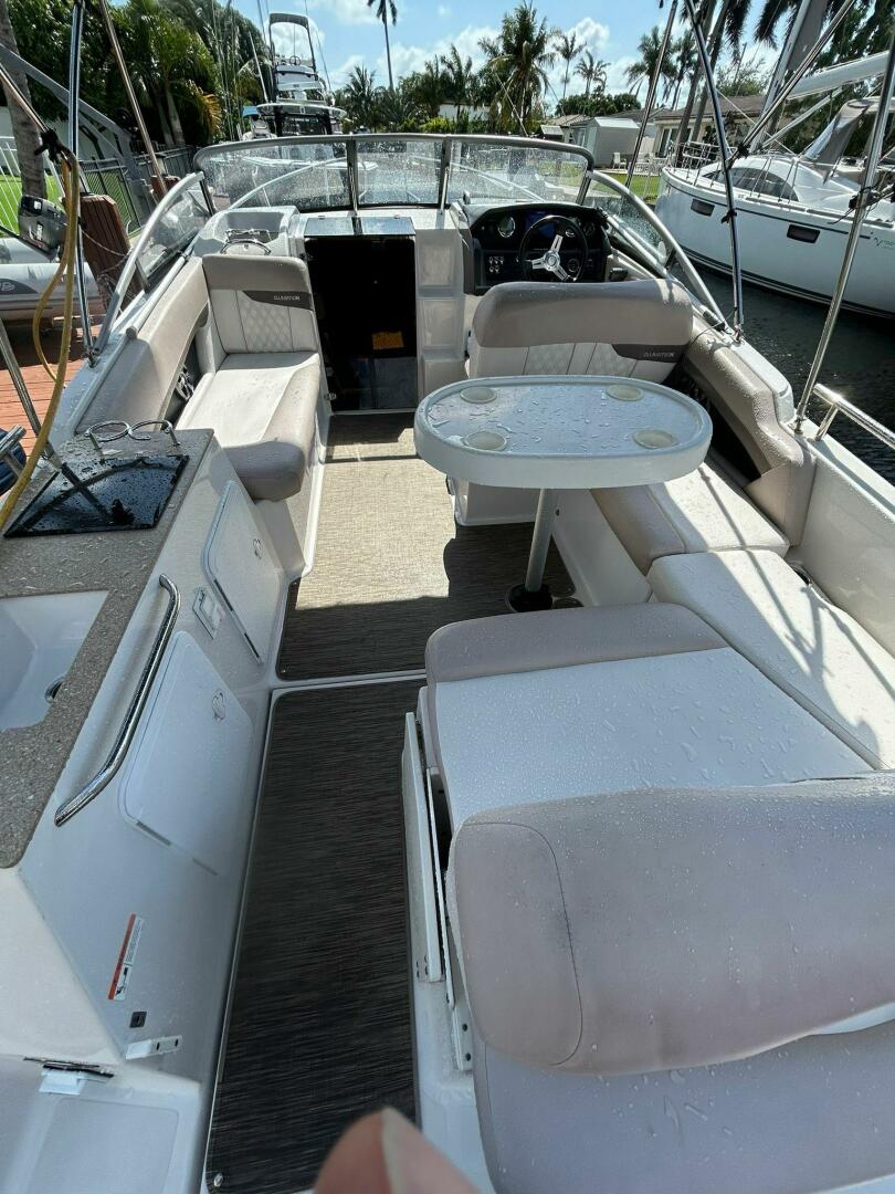 26ft Glastron Yacht For Sale