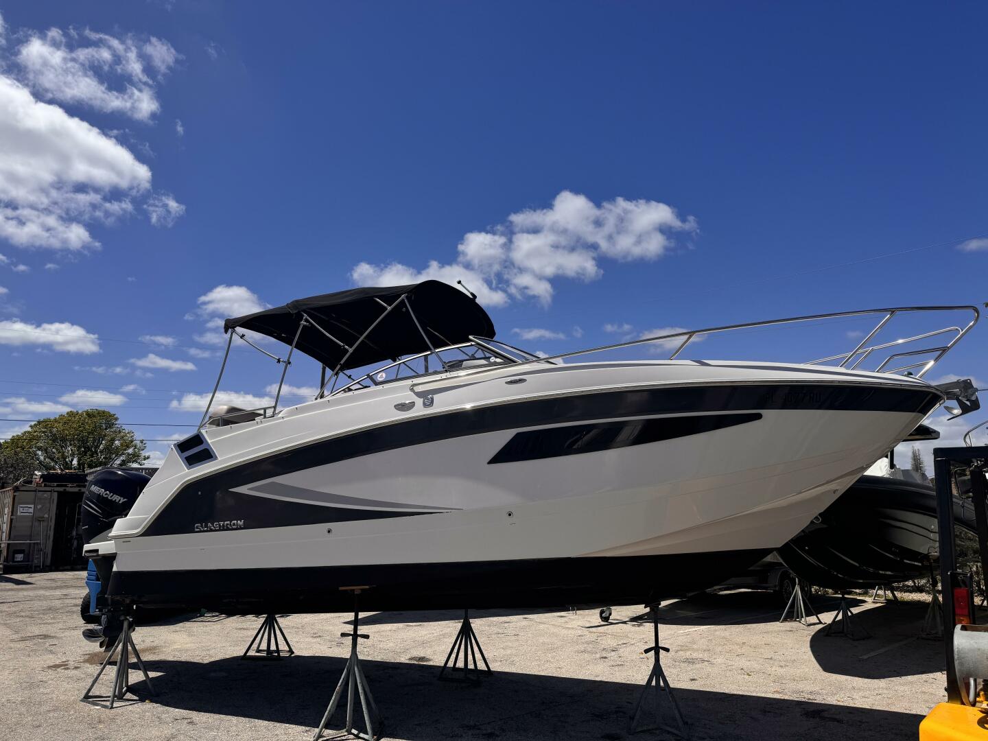 26ft Glastron Yacht For Sale