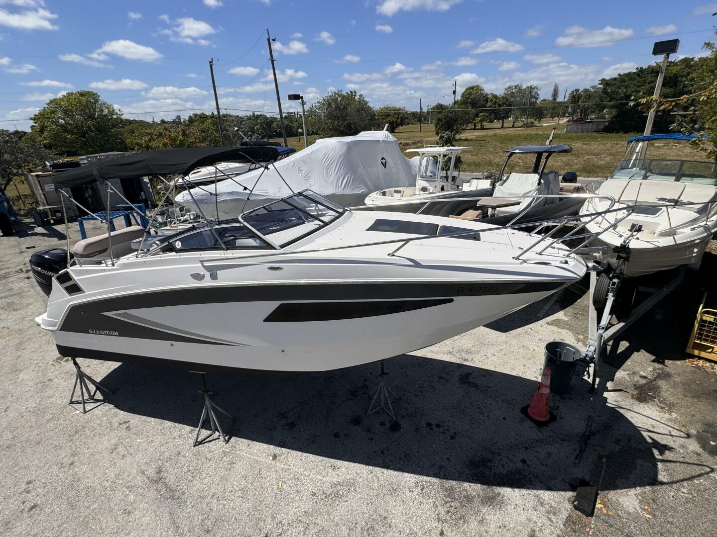 26ft Glastron Yacht For Sale