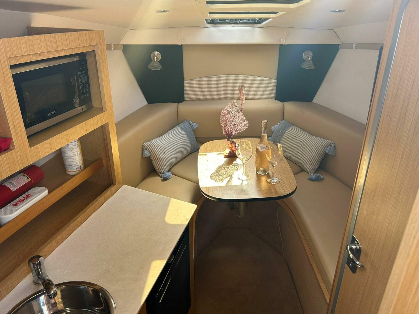 26ft Glastron Yacht For Sale