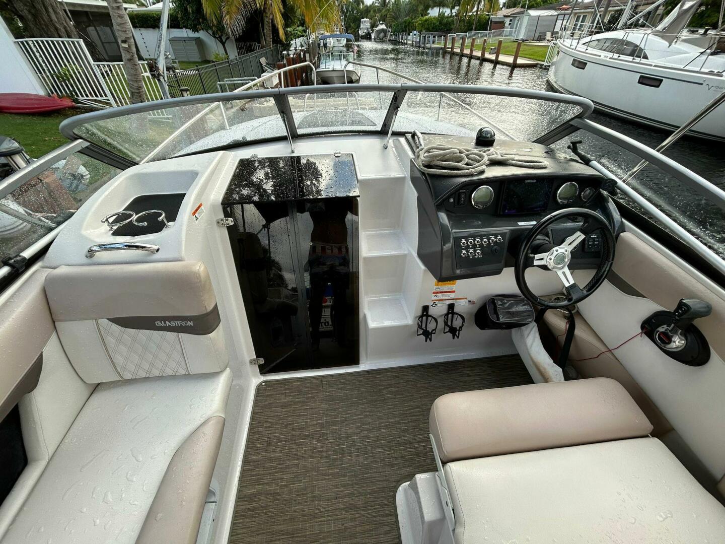 26ft Glastron Yacht For Sale