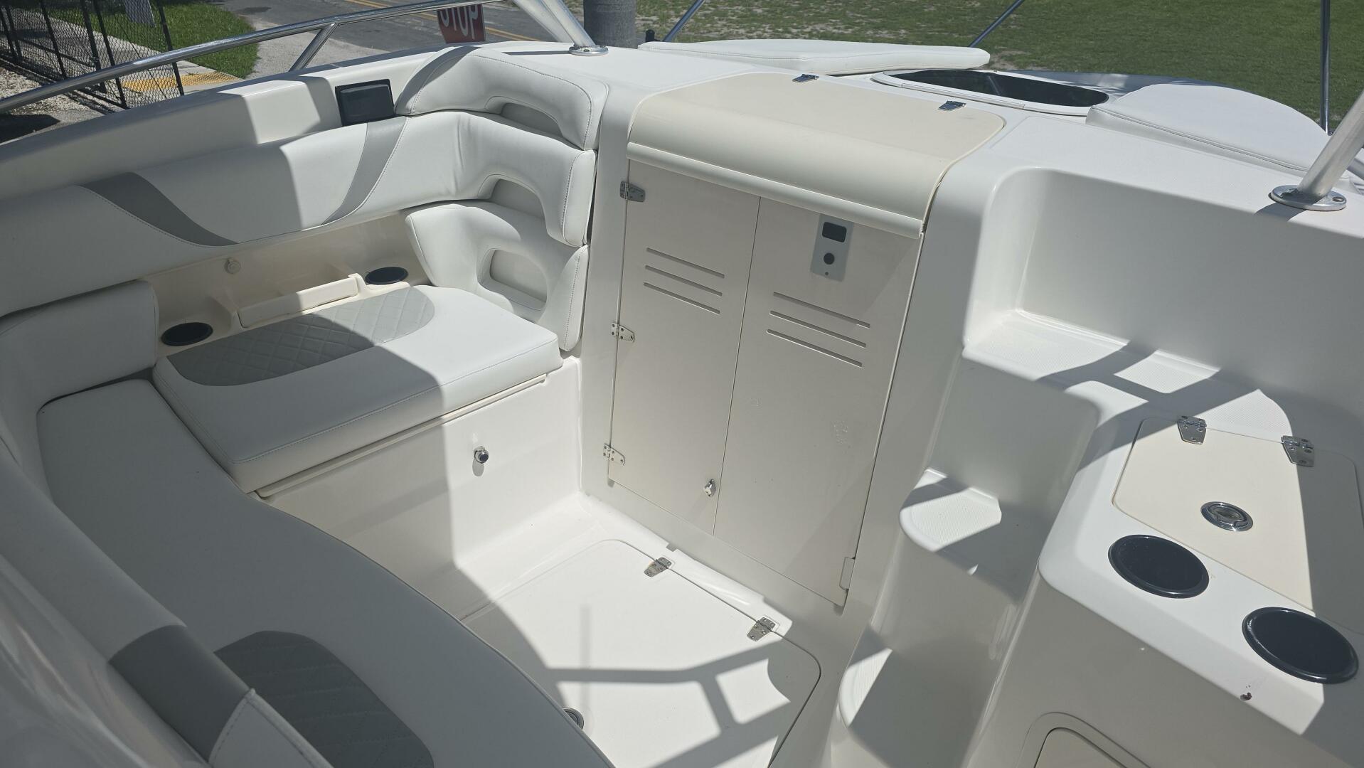 32ft Boston Whaler Yacht For Sale