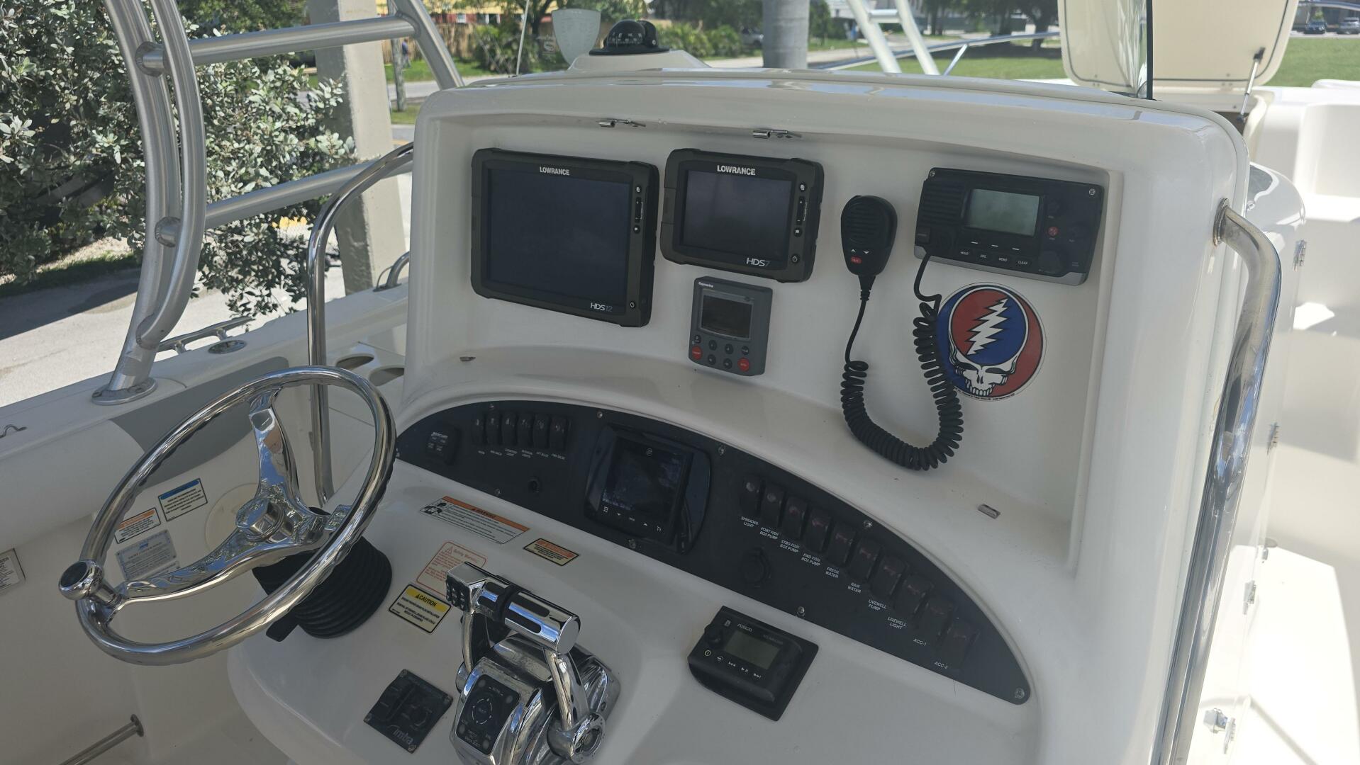 32ft Boston Whaler Yacht For Sale