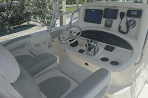 32ft Boston Whaler Yacht For Sale