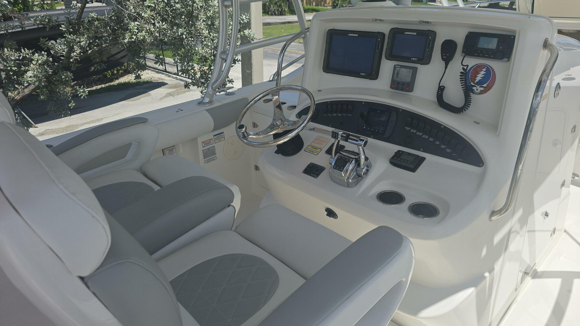 32ft Boston Whaler Yacht For Sale