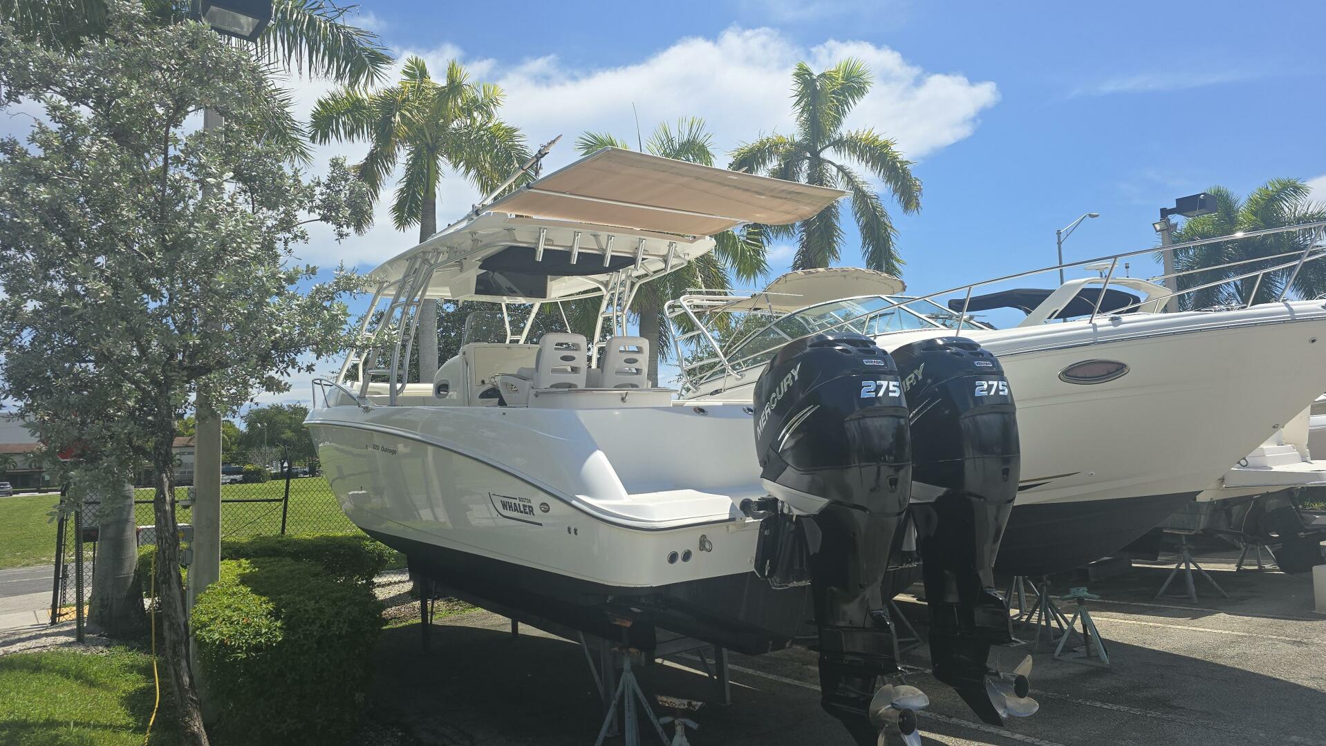 32ft Boston Whaler Yacht For Sale