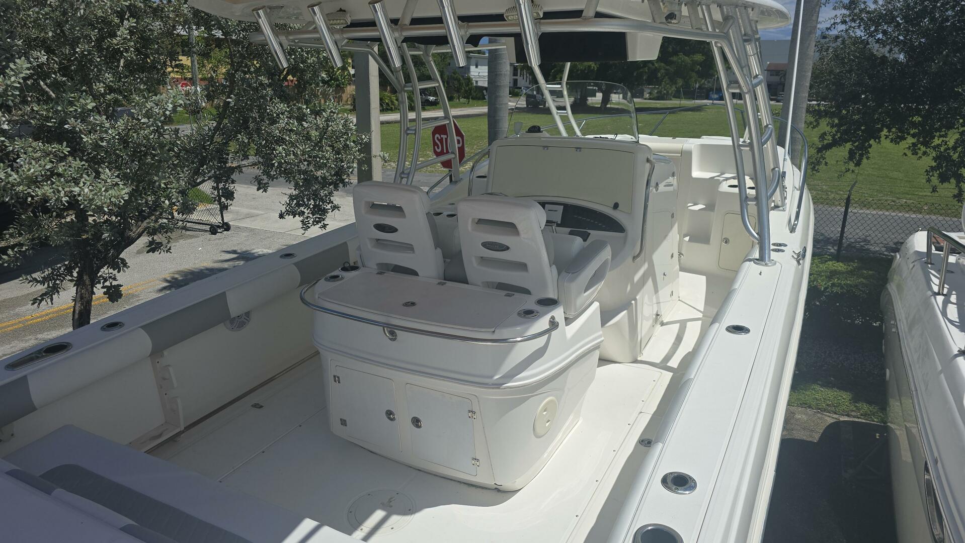 32ft Boston Whaler Yacht For Sale