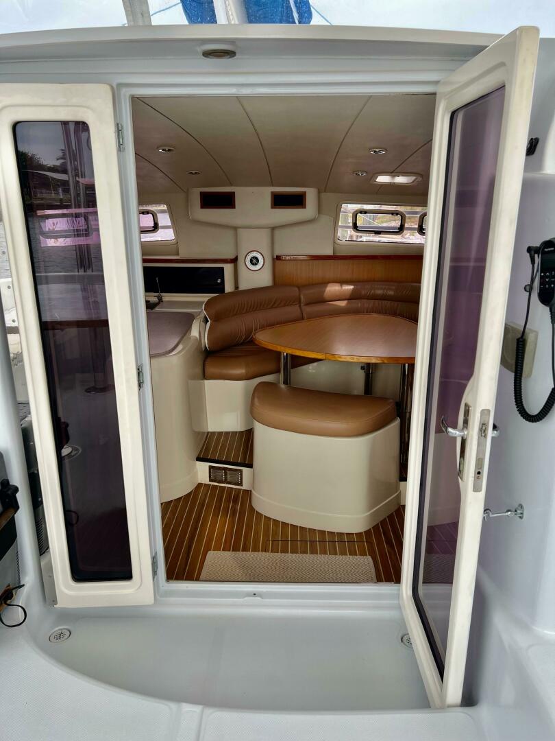 SMOKE AND ROSES 47ft Leopard Yacht For Sale