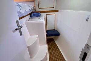 SMOKE AND ROSES 47ft Leopard Yacht For Sale