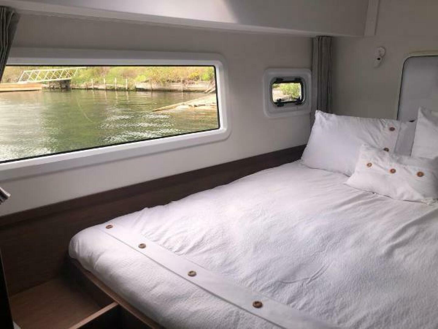 42ft Lagoon Yacht For Sale