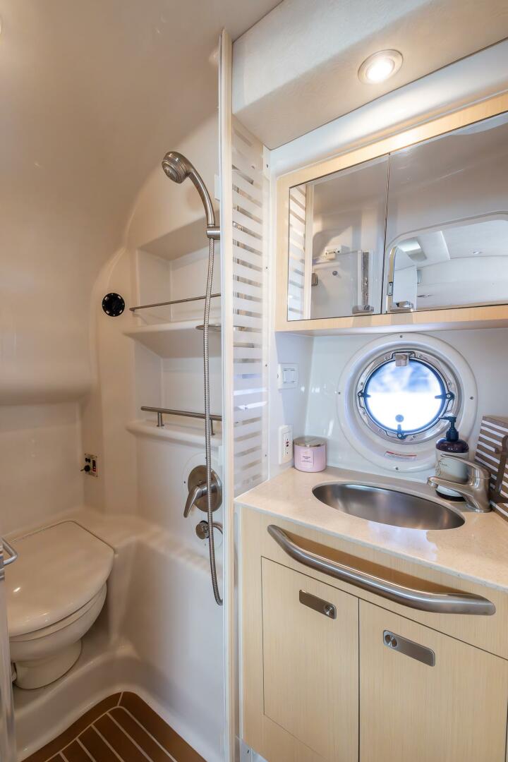 PURA VIDA 37ft Sea Ray Yacht For Sale