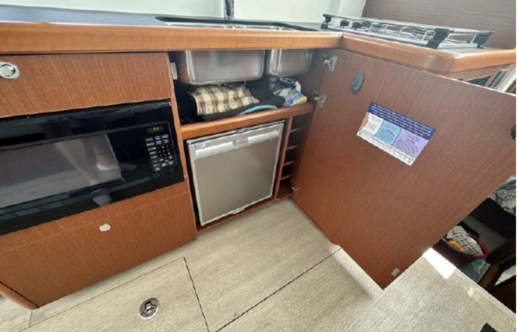 Smooth 30ft Beneteau Yacht For Sale