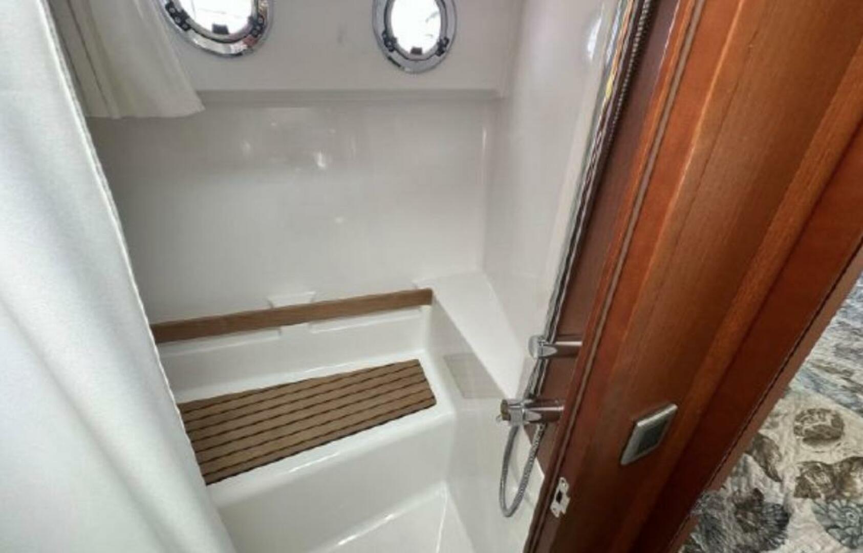 Smooth 30ft Beneteau Yacht For Sale