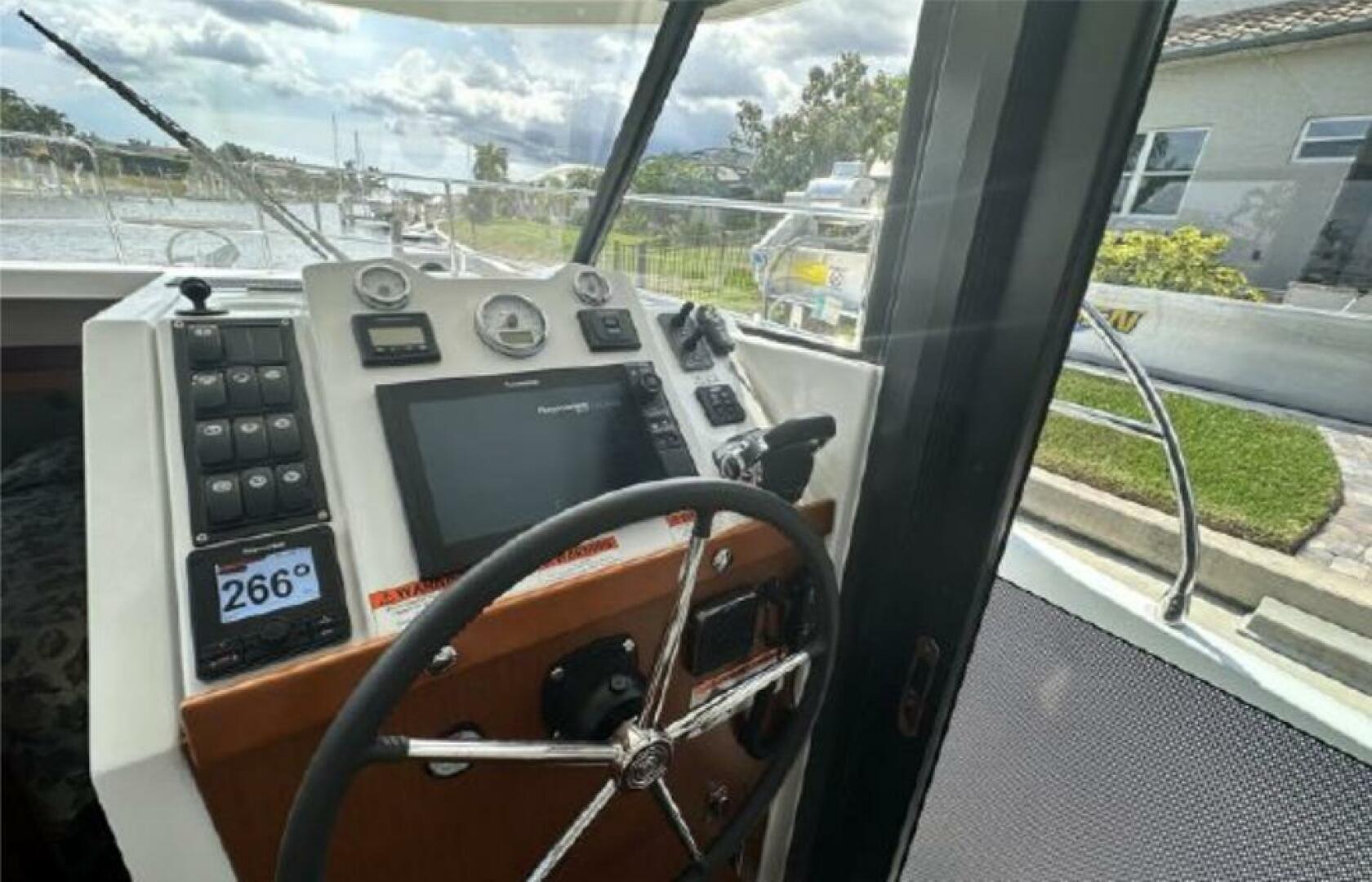 Smooth 30ft Beneteau Yacht For Sale