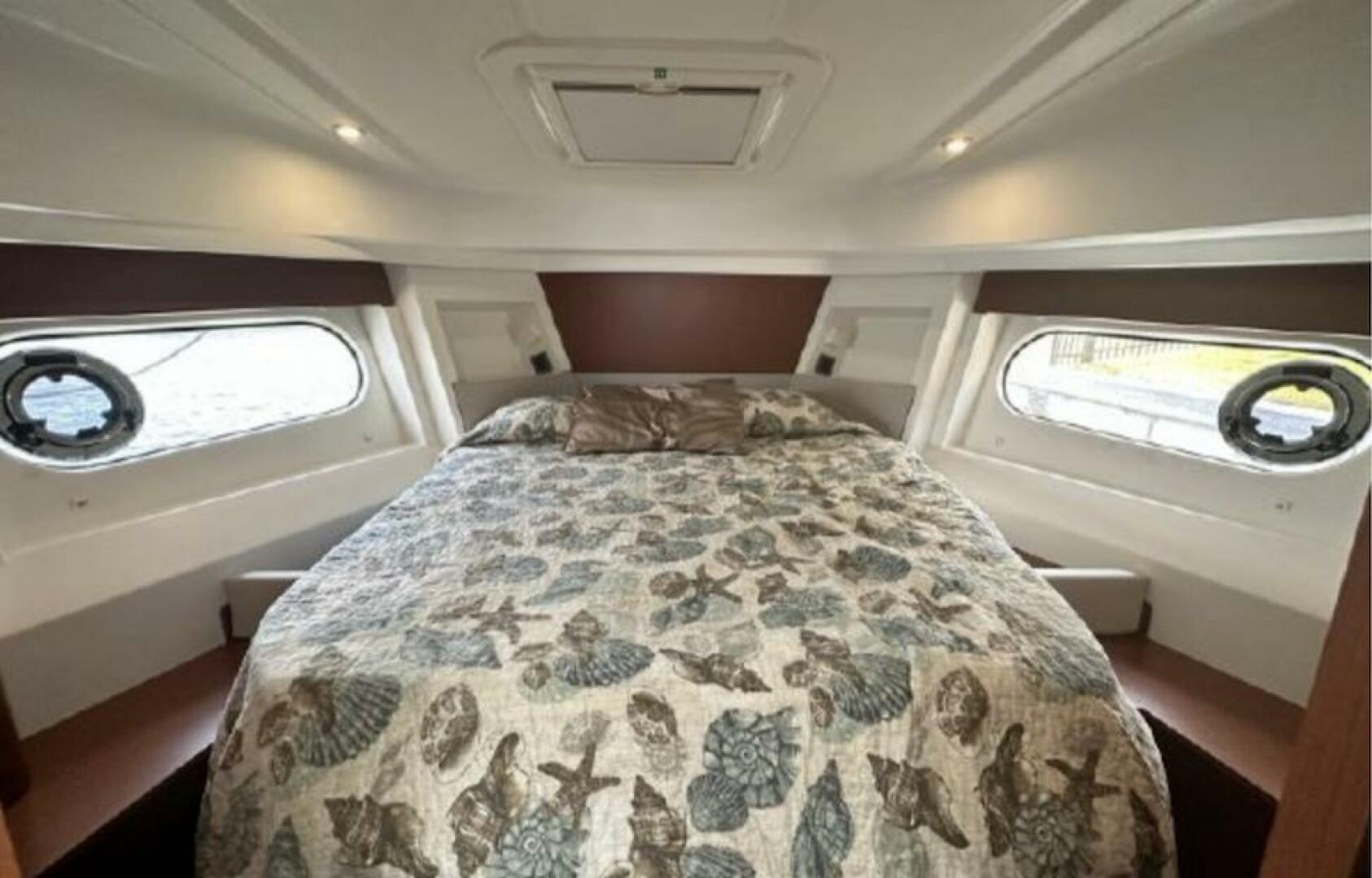 Smooth 30ft Beneteau Yacht For Sale