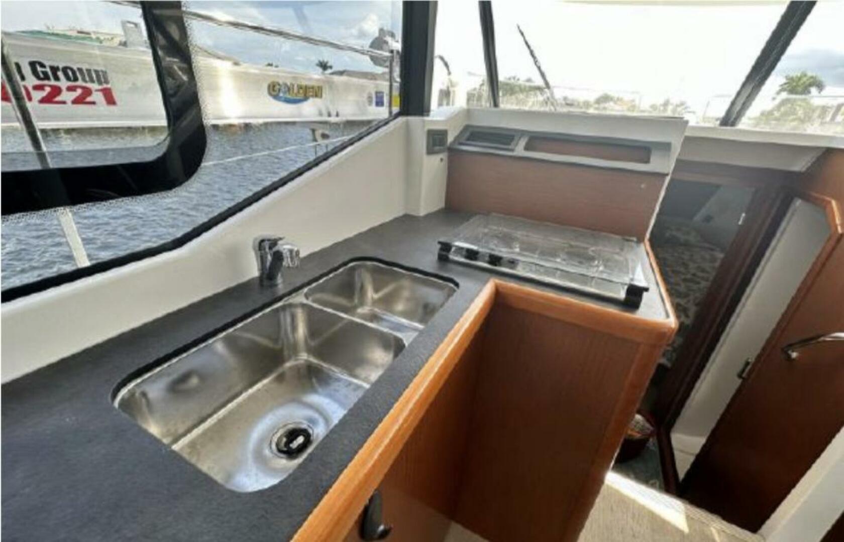 Smooth 30ft Beneteau Yacht For Sale
