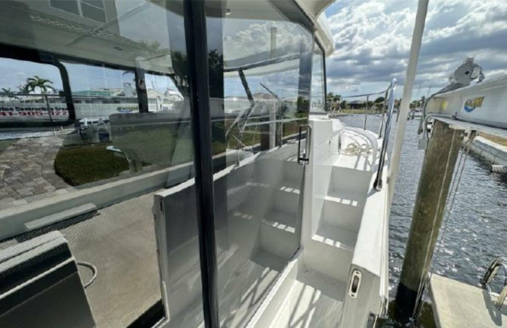 Smooth 30ft Beneteau Yacht For Sale