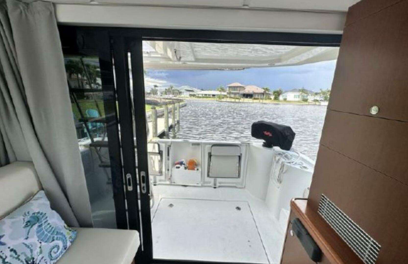 Smooth 30ft Beneteau Yacht For Sale