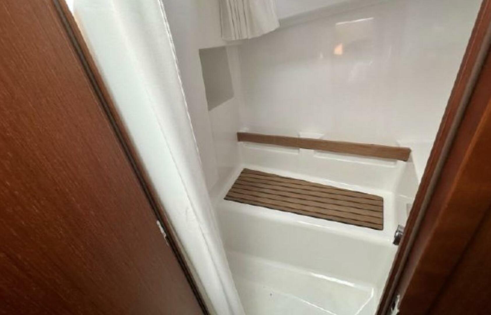 Smooth 30ft Beneteau Yacht For Sale
