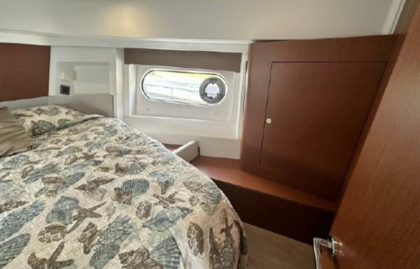 Smooth 30ft Beneteau Yacht For Sale