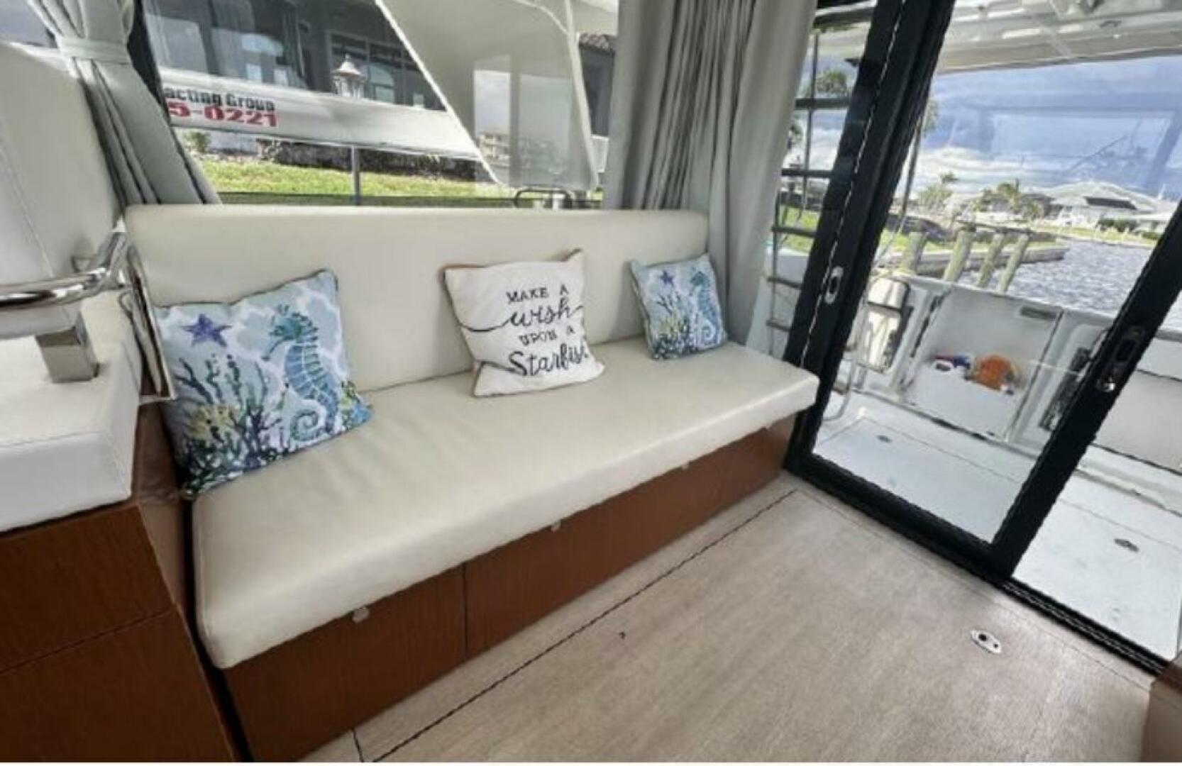 Smooth 30ft Beneteau Yacht For Sale