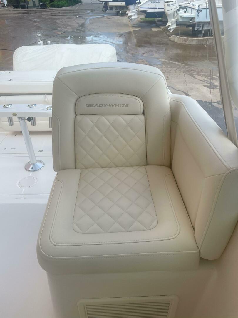 37ft Grady White Yacht For Sale