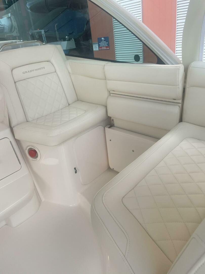 37ft Grady White Yacht For Sale
